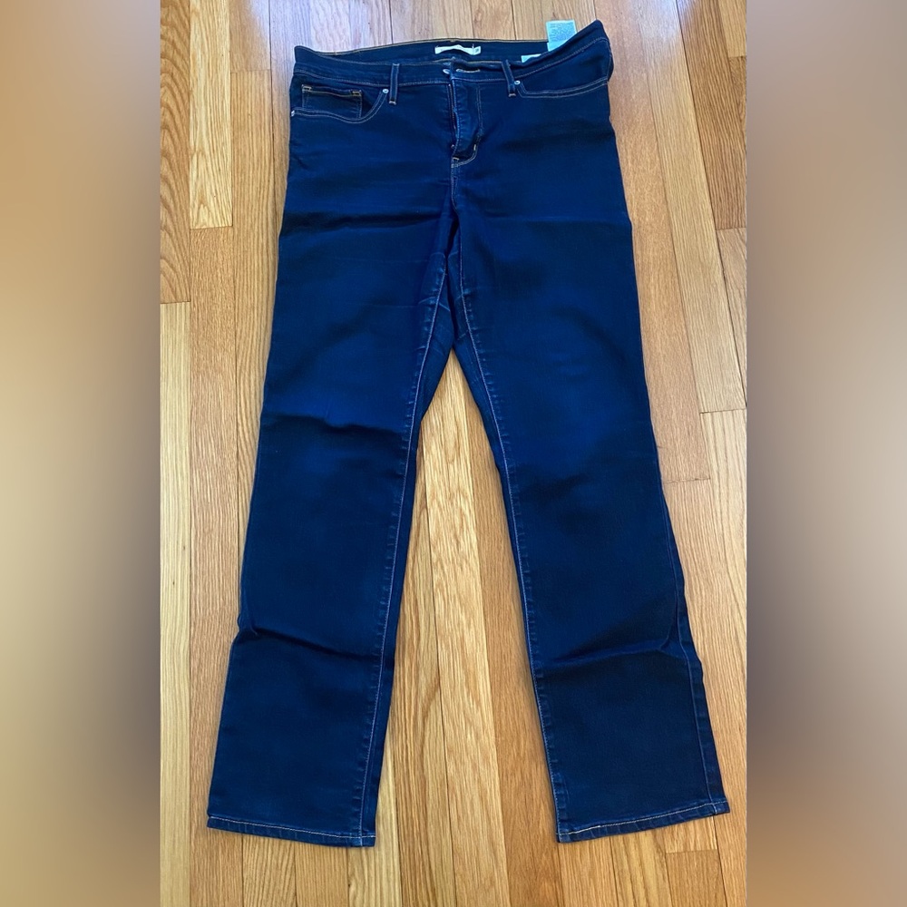Levi’s 341 Shaping Straight Jeans